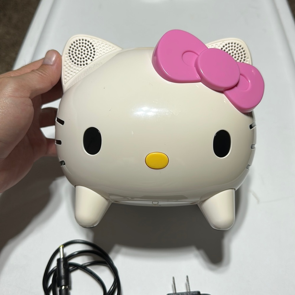 Hello Kitty Speaker Used